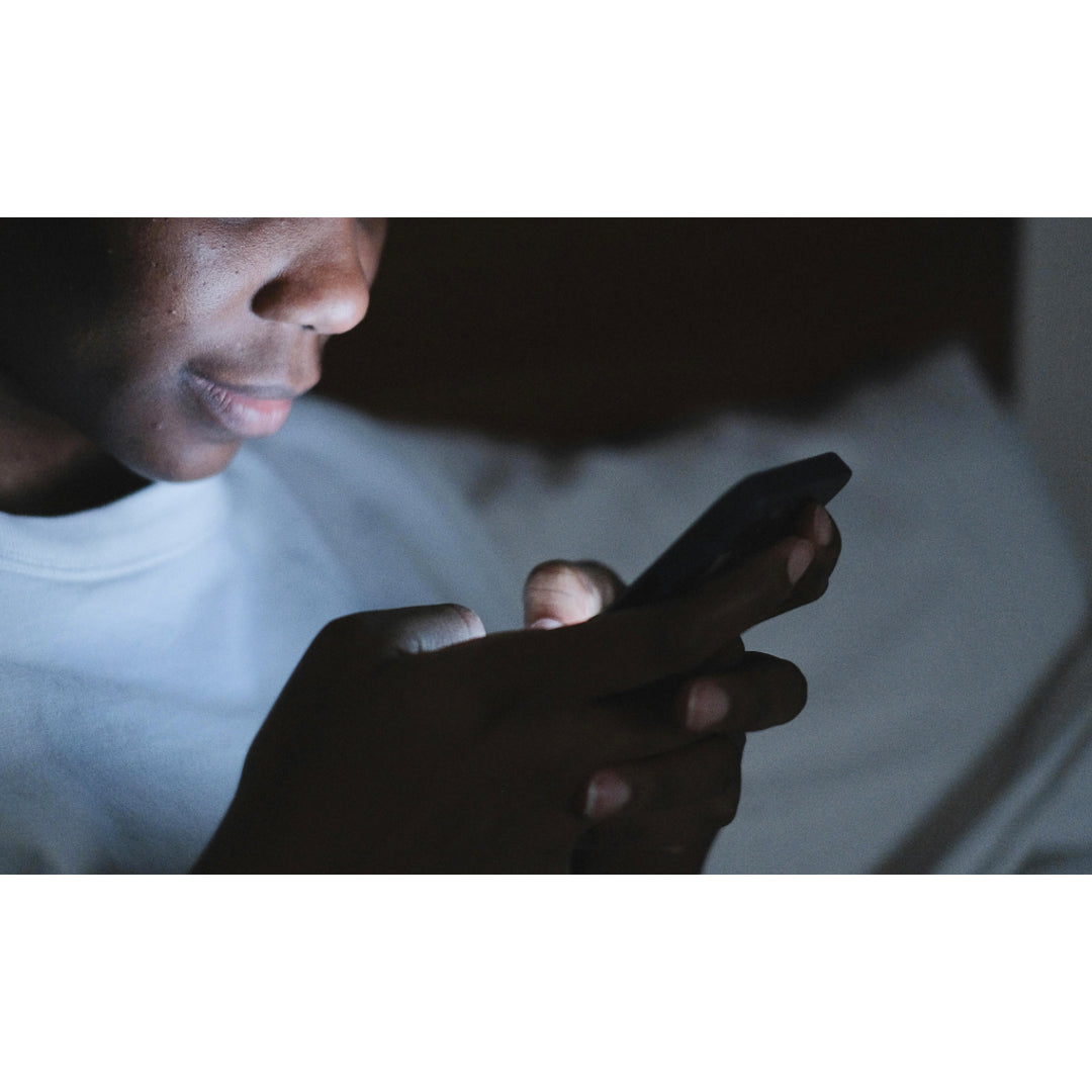 Can Blue Light Damage Your Skin? The Role of Melanopsin Bon Charge